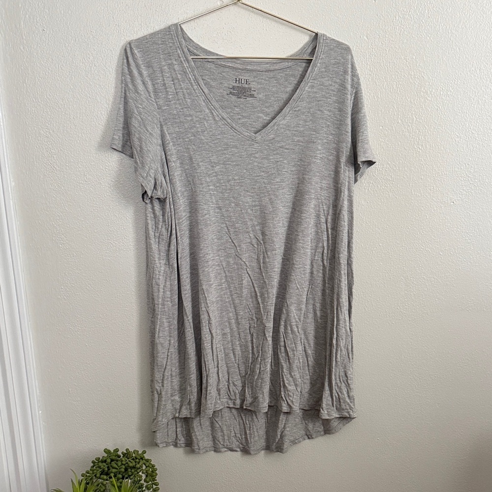 HUE Women's Light Gray V-Neck Tunic Short Sleeve Top